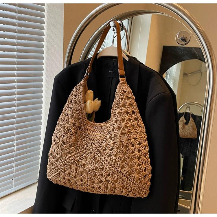 Chic and Spacious: Large Capacity Straw Crossbody Bag – Ideal for Sunny Days Carauana Store