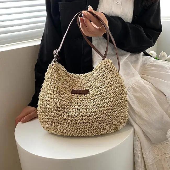 Beach Chic: Women’s Braided Basket Clutch – Perfect for Summer Parties!